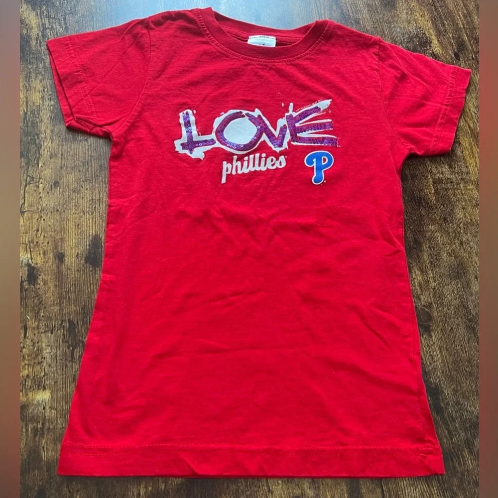 Soft As A Grape | girls Philadelphia Phillies t-shirt. Size: M